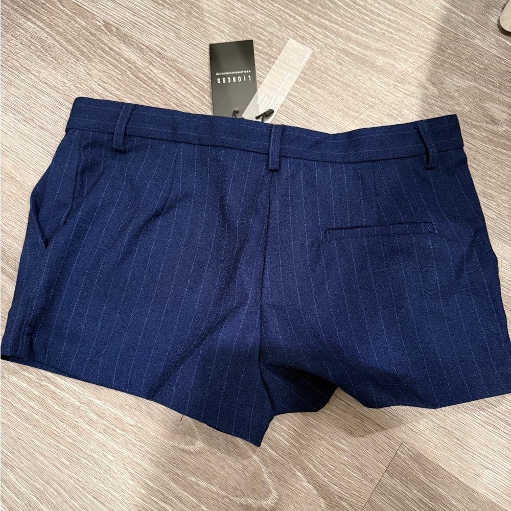 NWT Lioness Pinstripe Mini Shorts - Picture 4 of 5